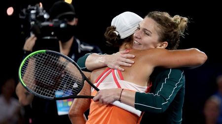Simona Halep și Ashleigh Barty au oferit imaginea zilei la Melbourne! Cum au fost surprinse cele două rivale: „E întotdeauna o plăcere!" FOTO