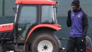 FOTO FABULUOS!** Jucătorii lui City au murit de râs când au văzut mașina lui Balotelli în parcare: "Asta e kitsch total!" Cum a "distrus" un Bentley de 200.000 â‚¬