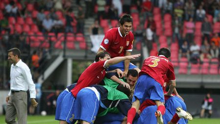 Sârbii și-au luat femeia-vraci în Africa de Sud