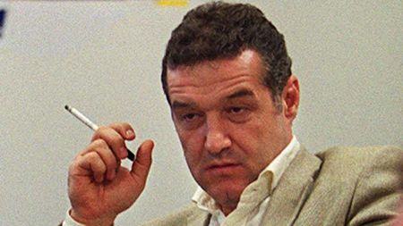 Becali spune că va fuma pipa păcii după 5 etape din retur!** Șeful Stelei e bucuros că va scăpa de arbitrul care a decis ultimele 3 titluri: "Acum ne-am deșteptat"