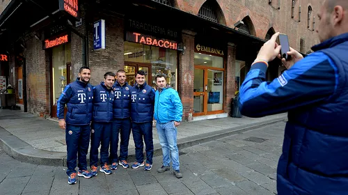 FOTO | „Tricolorii” s-au relaxat înaintea amicalului cu Italia: românii din Bologna s-au fotografiat cu jucătorii în centrul orașului! Măsuri draconice de securitate luate de italieni