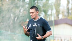 "Sper ca Dumitrescu să reziste pe banca Stelei până în etapa a 8-a! La Steaua poate fi orice, numai antrenor nu!"