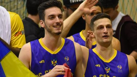 Protestul #șîeu. Un baschetbalist a fost amendat de autoritățile locale: "Am protestat pașnic, până a venit un echipaj de poliție"