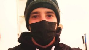 Povestea tânărului vândut de părinți cu 10.000 de dolari în Canada! S-a întors în România să joace fotbal, iar acum este hocheist la Sportul Studențesc. „Joacă bine" | EXCLUSIV