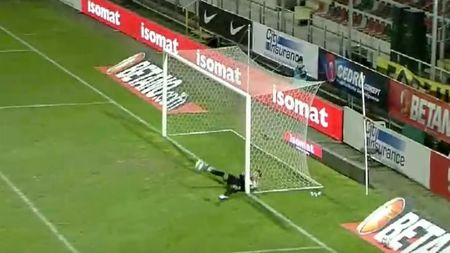 Îl scoate Straton din poartă pe Andrei Vlad? Jucătorul transferat acum o zi de la Dinamo, fabulos în prima repriză cu FC Argeș | VIDEO