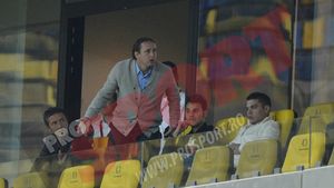 Scene INCREDIBILE pe Național Arena!** FOTO Reghe s-a ÎNJURAT cu fanii dinamoviști după ce le-a "râs în față": "Vin peste tine în casă!"