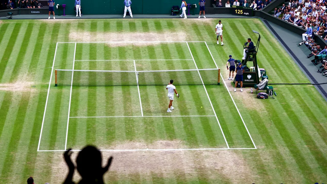 O actriță de 99 de ani a amenințat că se va lega cu lanțuri în semn de protest pentru că oficialii de la Wimbledon vor să extindă complexul cu 39 de terenuri de tenis! „Să mă aresteze! Îmi distrug viața”