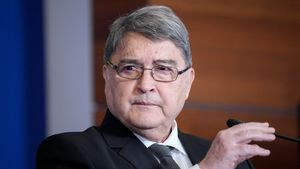 Ministrul de Externe al Ungariei l-a sunat personal pe Emil Hurezeanu, după ce fanii lui CFR au fost bătuți de cei ai lui U Cluj! Reacție dură a maghiarilor şi după bannerul afişat de ultraşii Stelei: „Vor face totul pentru a-i pedepsi pe vinovați”