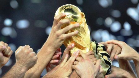 Cum se câștigă un Campionat Mondial. Poveștile celor care au atins performanța supremă în "sportul rege"