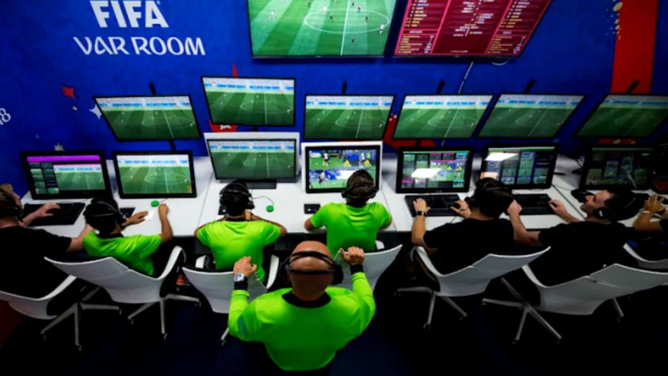 Revoluție în Serie A: dialogurile între camera VAR și arbitri se vor auzi pe transmisia TV. „E un moment istoric”