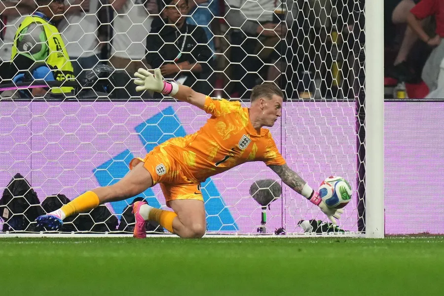 Mexic - Anglia 2-3 la Cupa Mondială ar trebui să fie trusa de prim ajutor dacă fotbalul poate salva lumea de ea însăși. Cronică de Gabriel Berceanu