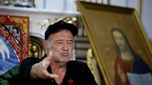 Transfer cu efect de domino pentru Gigi Becali