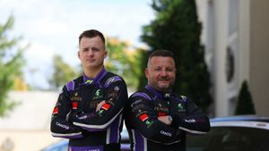 Tată și fiu, pe podiumul etapei de super rally de la Timișoara. Luptă pentru titlu la echipe