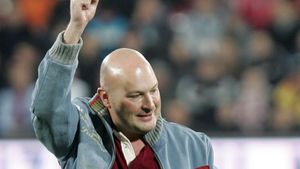 Paszkany îl invită pe Gigi să vină cu șampania la Cluj în ultima etapă:** "Sper că jocul cu Steaua va fi unul de palmares"