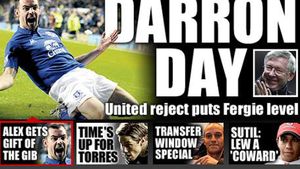 Pe muchie de cuțit!** City pierde la Everton, United trece de Stoke cu două penalty-uri! Rivalele din Manchester sunt la EGALITATE în fruntea Premier League