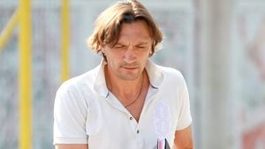 Badea: "Dinu ne-a transmis clar că nu vrea să fie antrenor!** Bonetti nu se întoarce la Dinamo!"