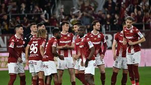 Ce a pățit jucătorul scos de urgență de pe foaia de joc înainte de Rapid -Universitatea Craiova. Verdict dur din partea medicilor