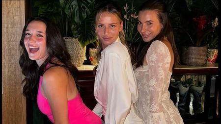 Două jucătoare mediocre din WTA s-au apropiat extrem de mult și au devenit virale cu aceste imagini