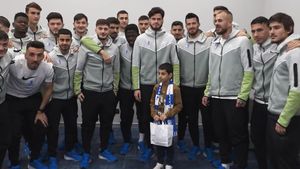 Gest superb din partea lui Denis Alibec! Pentru un puști de 9 ani Moș Crăciun a venit mult mai devreme | VIDEO