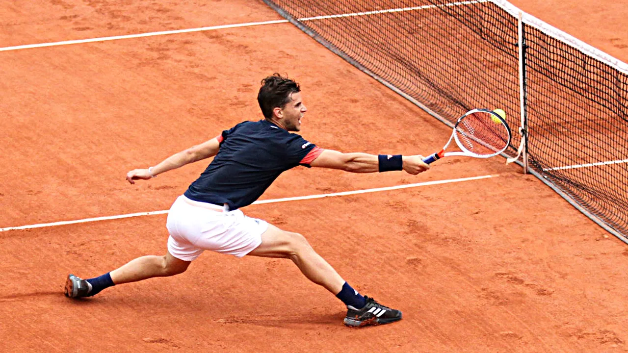 E-n domul său, pe roșu. Dominic Thiem, primul semifinalist al tabloului masculin de la Roland Garros 2018. Austriacul își confirmă statutul de favorit pe zgură și ajunge în careul de ași pentru al treilea an consecutiv. Corespondență de la Paris