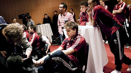 Noii colegi l-au pus la punct pe Bendtner: i-au tăiat costumele în care venea la antrenamente! **"Încă nu știu cine a făcut-o, dar voi afla"