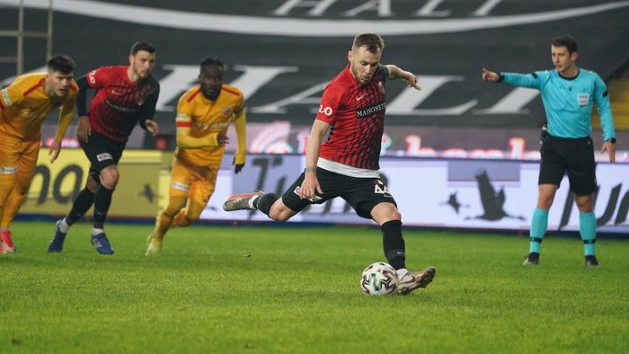 Alex Maxim, gol superb pentru Gaziantep în prima etapă din Turcia! Românul a deschis scorul în deplasarea de la Sivasspor din lovitură liberă | VIDEO