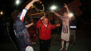 El e omul momentului în România!** Dorinel a sărbătorit cu șampanie primul titlu din cariera de antrenor! FOTO