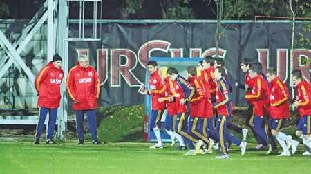 Unii tricolori se plâng că fac trei antrenamente pe zi:** "Nu e o experiență nouă pentru mine, am făcut și patru ședințe de pregătire într-o zi"