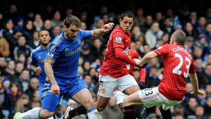 Duminica derby-urilor de tradiție în Anglia:** Liverpool - Everton 0-0,  United - Chelsea 0-1