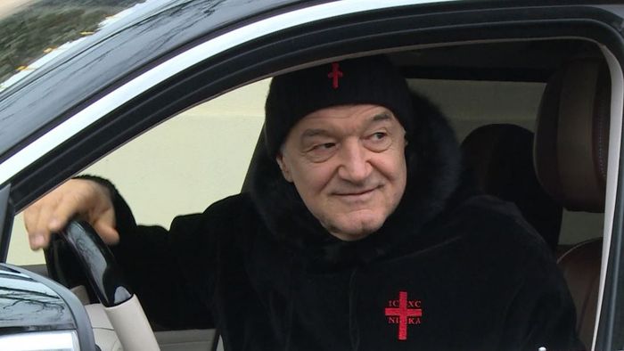 De ce conduce Gigi Becali desculț mașina de 500.000 de euro. Limuzina de lux are șofer fără șosete dintr-un motiv incredibil