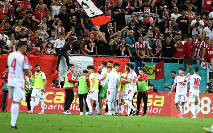 Lovitură de teatru! Legea șocantă care o poate distruge pe Dinamo: nu ar mai avea voie să promoveze, chiar dacă o învinge pe FC Argeș! Încă un club din Superliga ar retrograda instant, deși a terminat pe loc de menținere în prima divizie