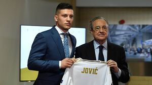 OFICIAL | Real Madrid și-a prezentat atacantul de milioane. Luka Jovic: "Dorm cu tricoul de când eram mic!" | VIDEO 