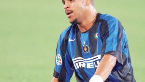 Adriano, în conflict cu Inter
