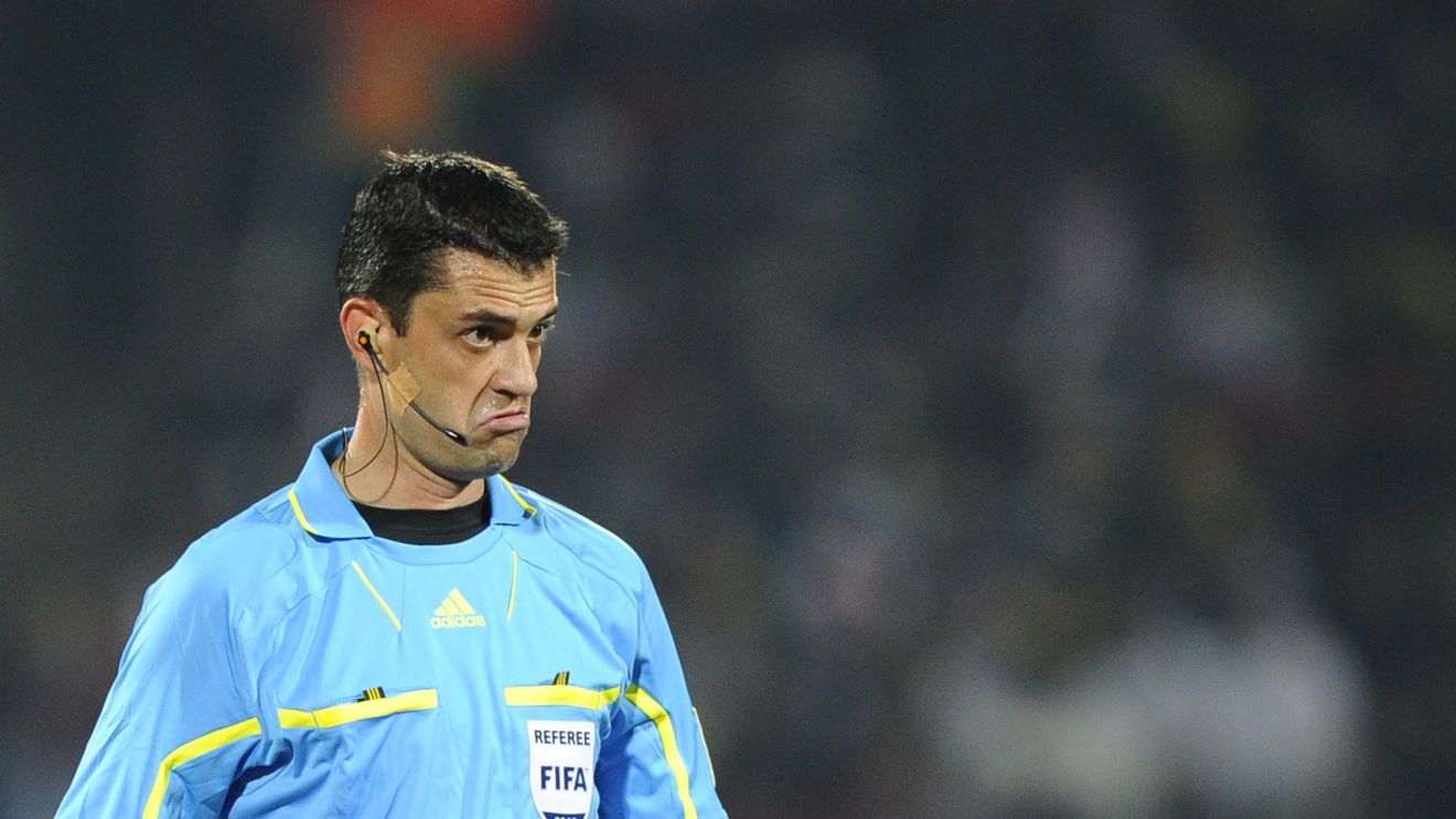 UEFA a decis: Viktor Kassai va conduce meciul Franța - România! Finala Champions League din 2011, cel mai important meci condus în carieră de centralul din Ungaria
