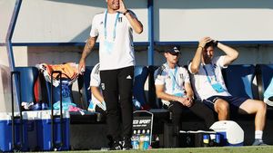 Adrian Mutu, fascinat de suporterii lui FC U Craiova după victoria de la Clinceni: „M-am atașat de ei și sper să le aduc asta!”