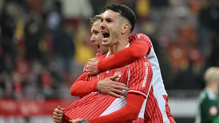 Patru avantaje pentru Dinamo față de Universitatea Craiova în lupta la titlu: vulpoiul, contextul, coerența și vulcanul!