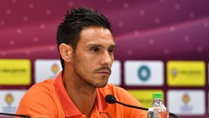 Mario Camora semnează prelungirea cu CFR Cluj: "Sunt convins că își va încheia cariera la Cluj"