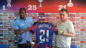 FOTO | Steaua l-a prezentat pe Breeveld. Mijlocașul și-a stabilit primul obiectiv: "Suntem o echipă mare și trebuie să ajungem în grupele Ligii Campionilor"