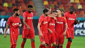 Primul fotbalist pe care Gigi Becali vrea să îl dea afară de la FCSB după înfrângerea cu Farul este chiar unul dintre favoriții săi! Gafa jucătorului a distrus partida pentru echipa roș-albastră și patronul vrea să taie în carne vie!