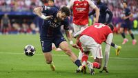A ieșit scandal! Fază controversată: PSG a primit penalty, Arsenal a protestat vehement. Ce s-a văzut la VAR