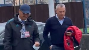 Mircea Rednic, prezent la meciul dintre CS Hunedoara și FCSB! Reacția antrenorului când a fost întrebat despre revenirea la Dinamo