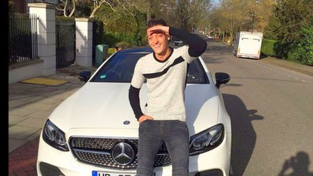 Mesut Ozil a scăpat doar cu o amendă, după ce a „zburat” cu 160 de km/h: „Drum pustiu, mi-am pierdut concentrarea. Nu am avut mașini cu viteza în mile”