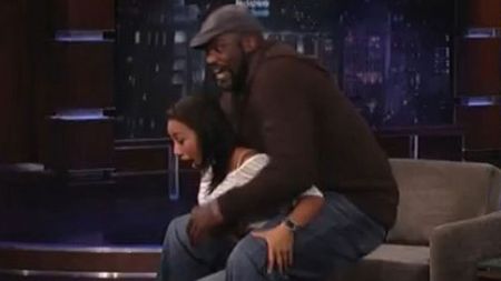 VIDEO** Nebunie curată! La 150 kilograme, Shaquille O'Neal e cărat în spate de prietena lui de 1.57 metri! Imaginile care au uimit lumea