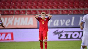 Maxim, euforic după victoria cu Grecia: "Cred că îi băteam și mai tare dacă rămâneam în 11". Chipciu, omul meciului, premiat de o companie de telefonie mobilă