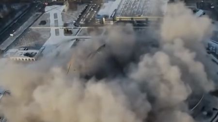 Dezastru în Rusia! Acoperișul unui stadion s-a prăbușit, iar o persoană a fost prinsă sub dărâmături | VIDEO