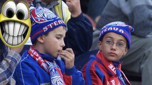 "Nu se știe dacă atacatorii erau steliști!** Oricine își poate pune un fular 'roș-albastru' la gât!"