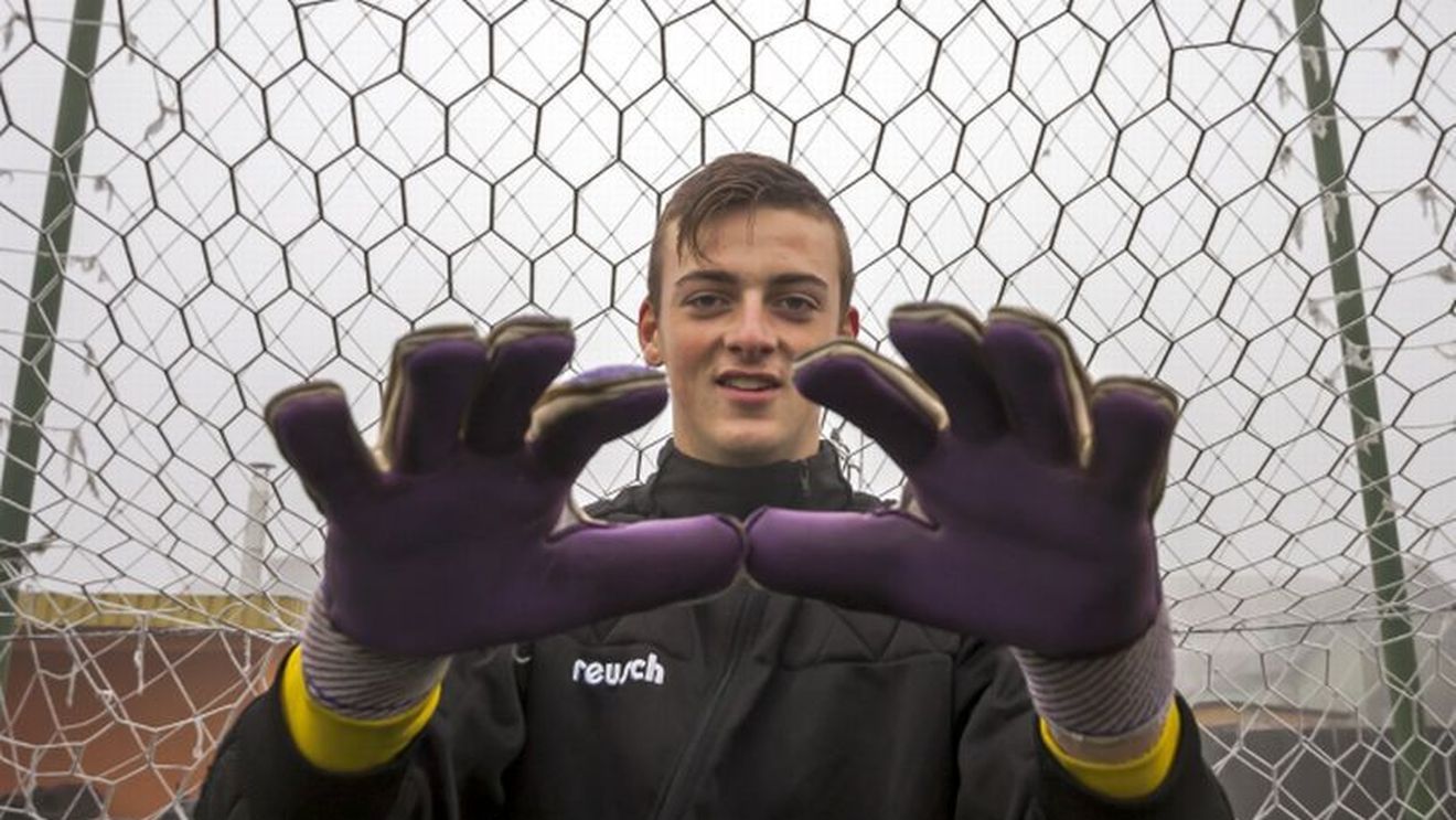 Dinamo își asigură viitorul. "Câinii" aduc un portar de aproape 2 metri, în vârstă de 16 ani, care a fost în probe la Chelsea