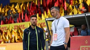 Antrenorul cu care Dan Șucu vrea să înceapă revoluția la Rapid, propus lui Meme Stoica pentru a prelua FCSB! „Pe 3 mai!”