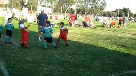 De ce auturile trebuie exersate intens la juniori? VIDEO** Un puști, aproape doborât de o lovitură de la margine :)