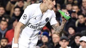 Di Maria, omul serii pe Old Trafford. Huiduit copios de suporteri, a dat două pase de gol și i-a ironizat pe fanii rivali. VIDEO | Cum a reacționat când s-a trezit cu o sticlă de bere lângă el